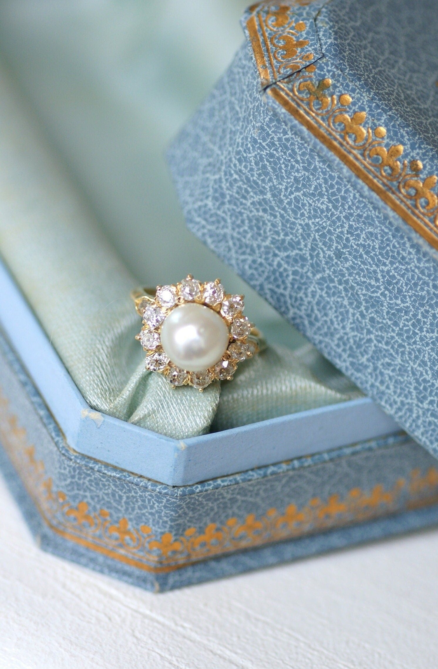 Daisy ring with diamonds and fine pearl Penelope Gallery