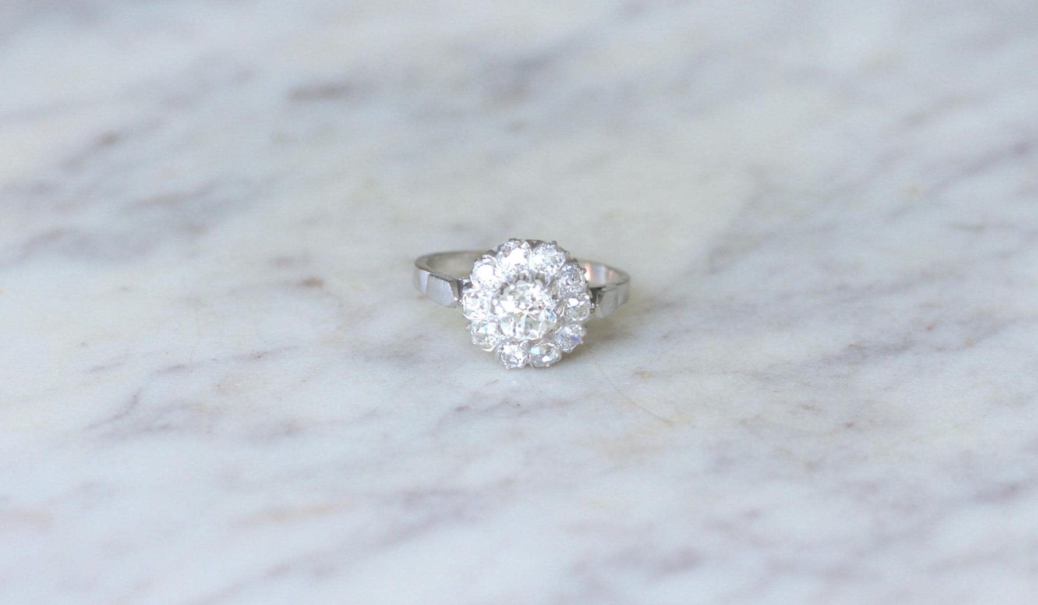 Bague En Platine Avec Diamants Marguerite – Diamant Central 0,80 Ct, Total 2,00 Ct – Taille 50