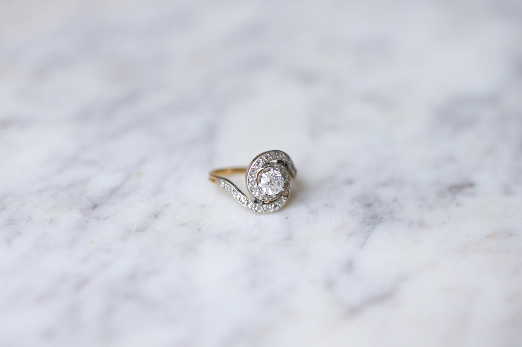 Bague Ancienne Fiançailles Or 9k Et Strass - Bijou Vintage, Manque Une Perle