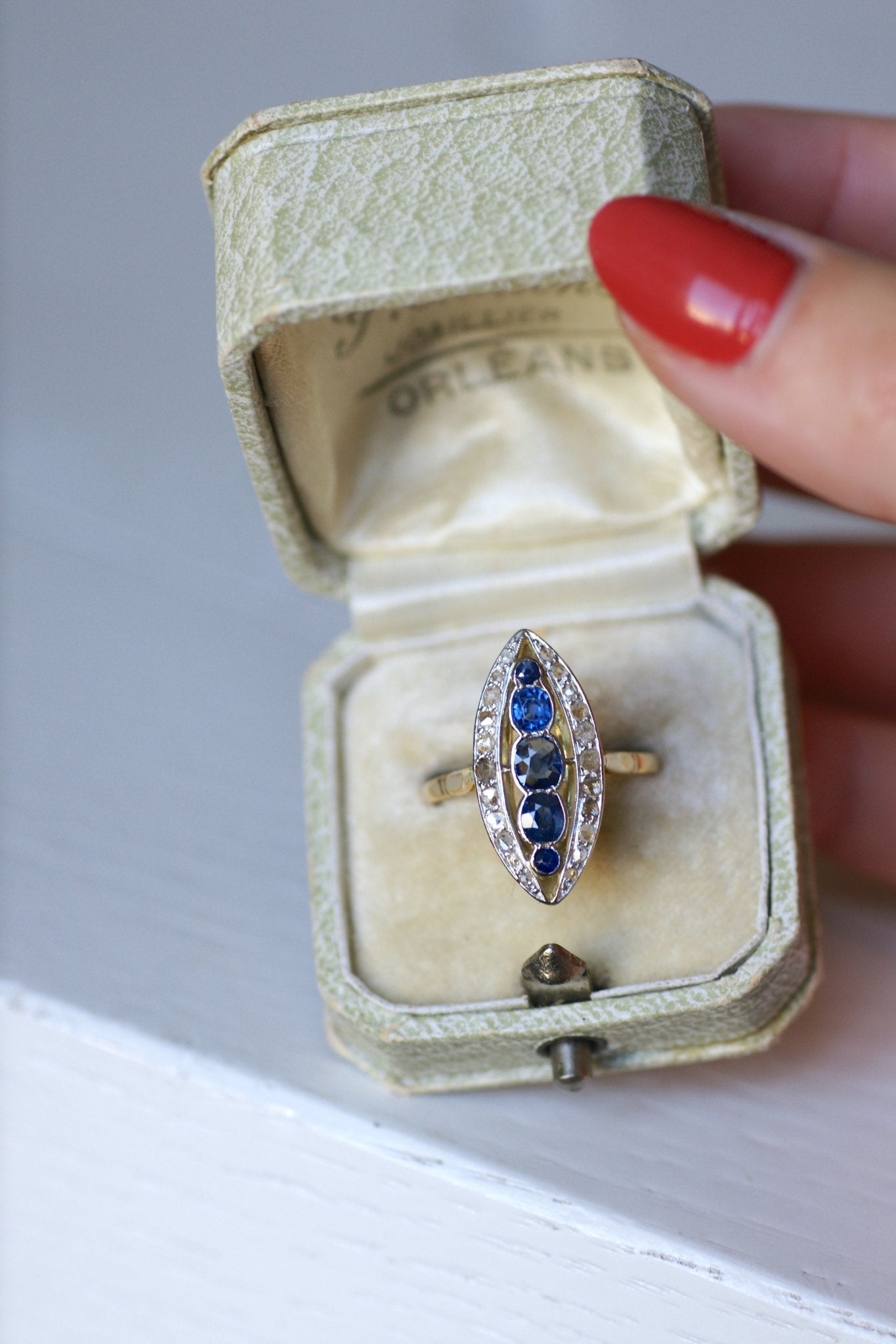 Bague marquise saphirs entourage diamants Galerie Pénélope