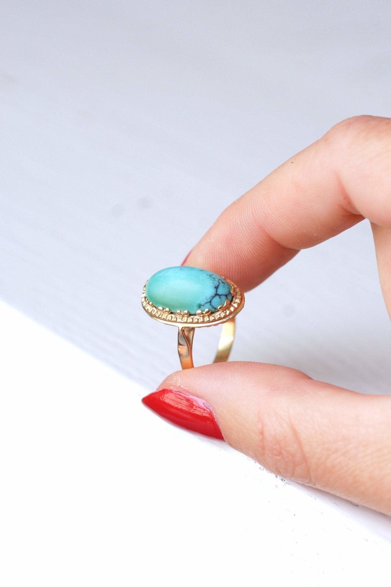 Bague avec pierre naturelle turquoise ajustable or Bague avec pierre naturelle turquoise ajustable or