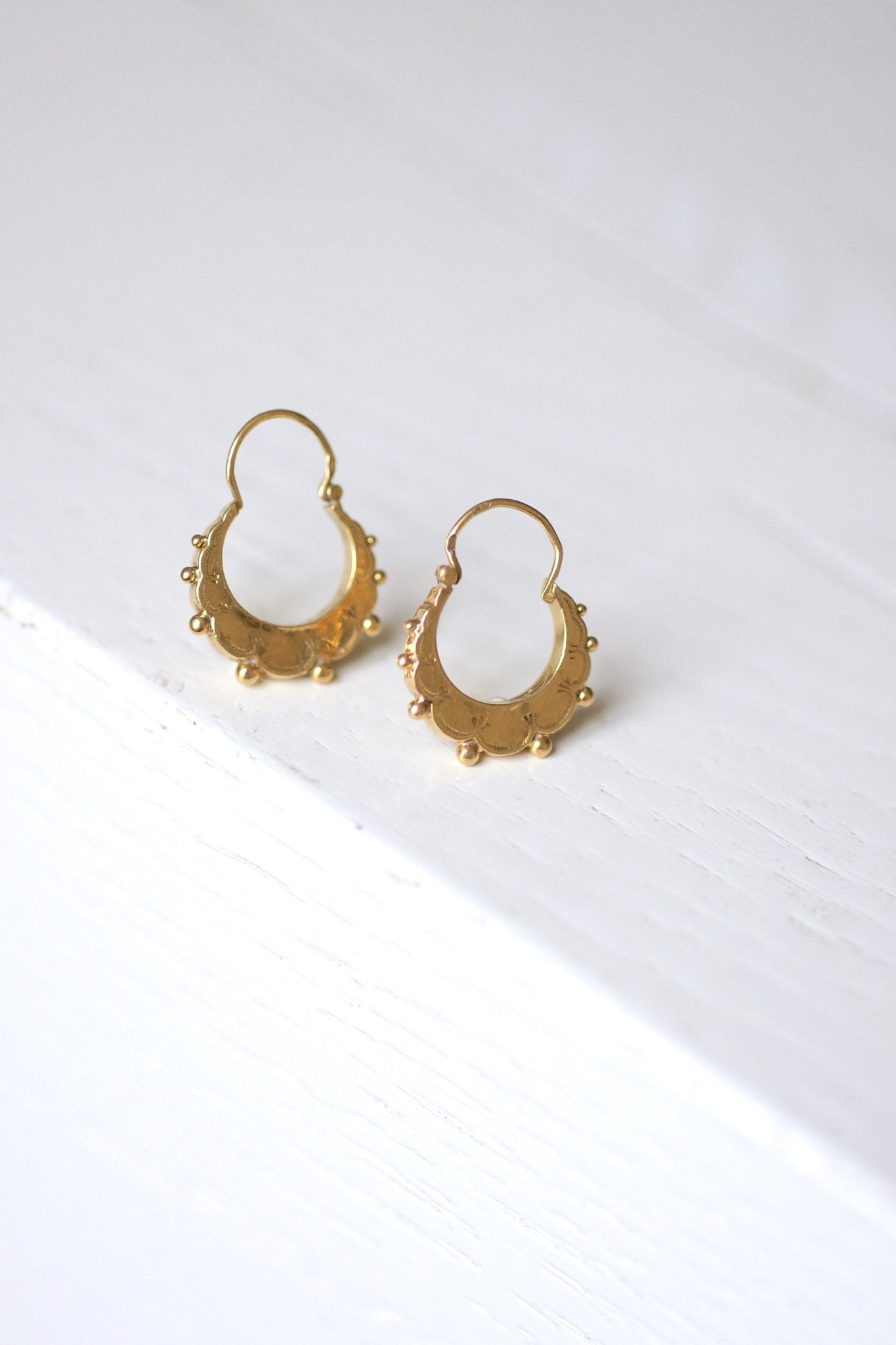 Ancienne Paire De Boucle D'oreille Plaquer Or Createur Dormeuse demi Ancienne Paire De Boucle D'oreille Plaquer Or Createur Dormeuse demi