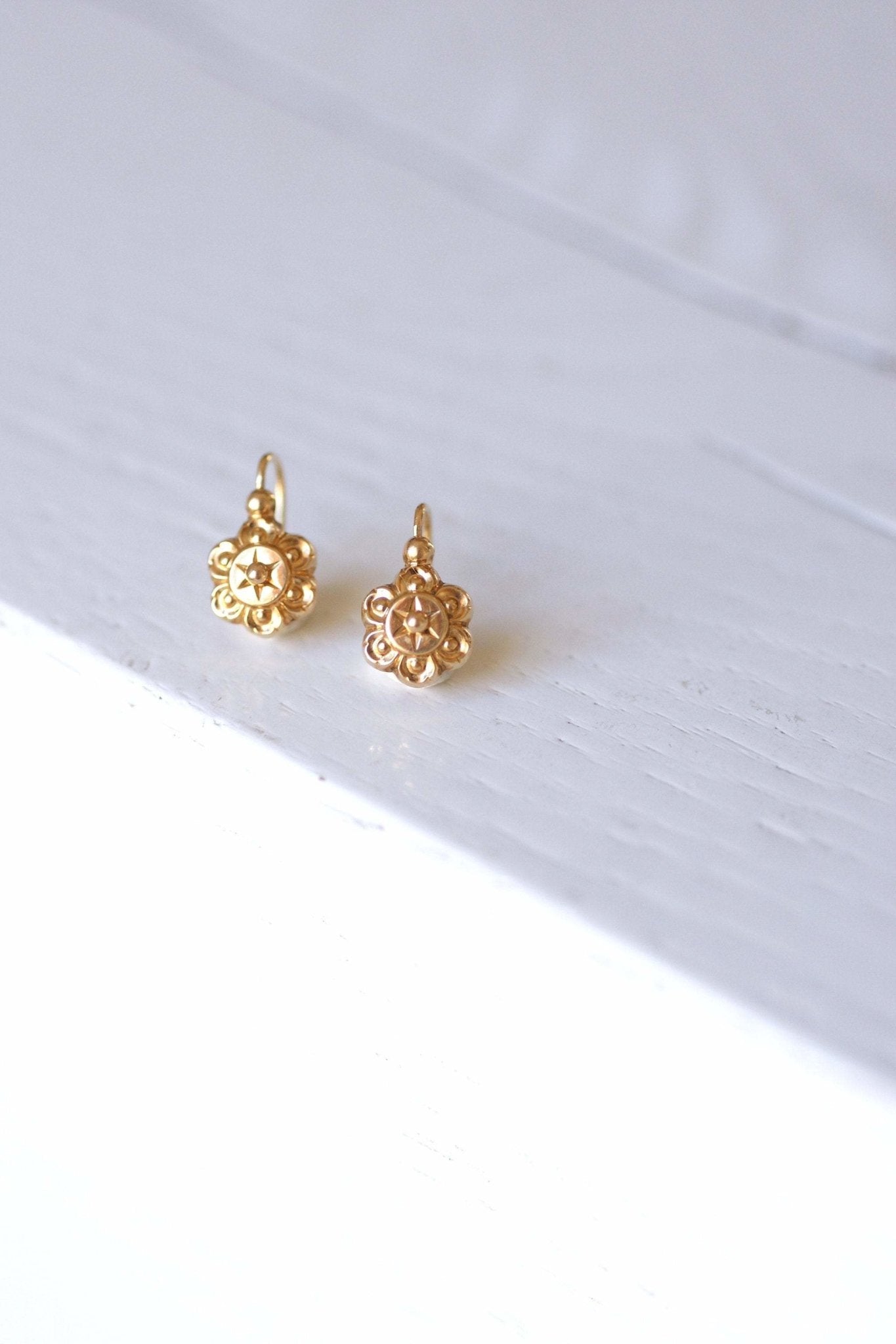 Boucles D'oreilles Dormeuses Anciennes En Or 18 Carats - Poids 1,25 Grammes