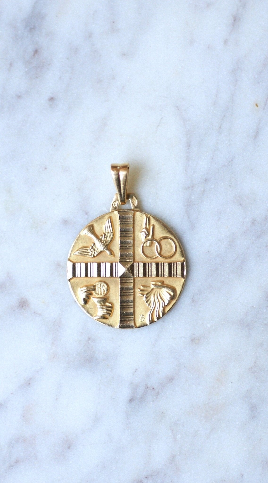 Pendentif Médaille Art Déco – Vintage Plaqué Or, Style Religieux Ancien