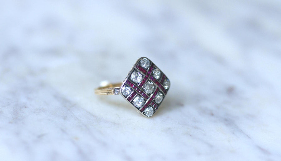 Antique Damier Ring with Calibrated Diamonds and Rubies - Galerie Pénélope