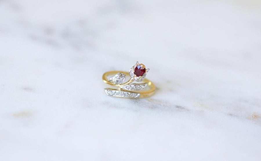 Antique Flower Ruby and Diamond Ring - Galerie Pénélope