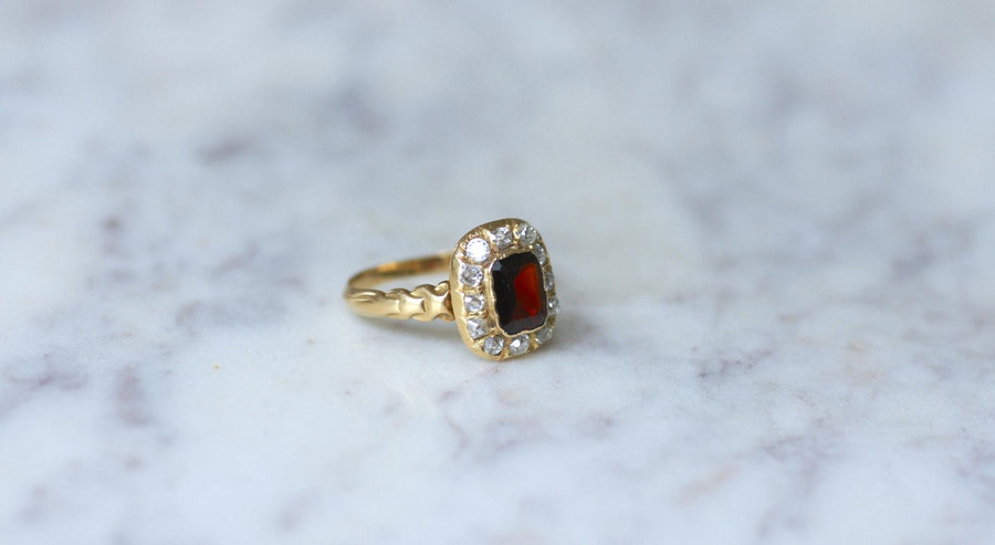 Antique Garnet and Diamond Ring - Galerie Pénélope