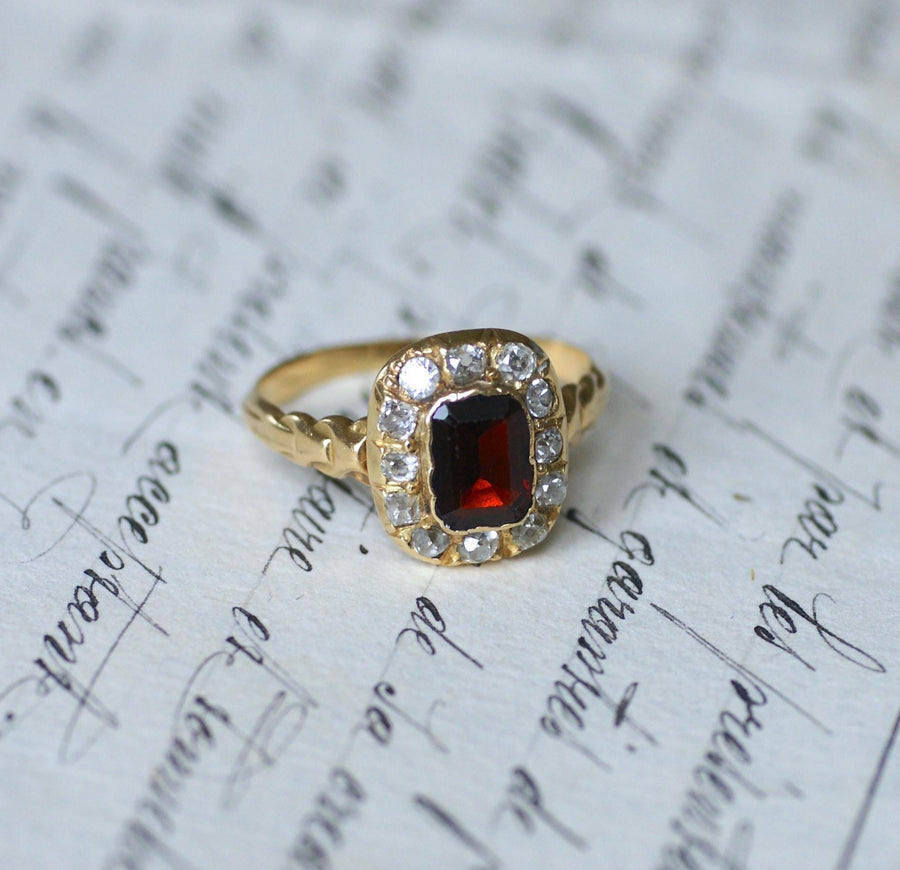 Antique Garnet and Diamond Ring - Galerie Pénélope