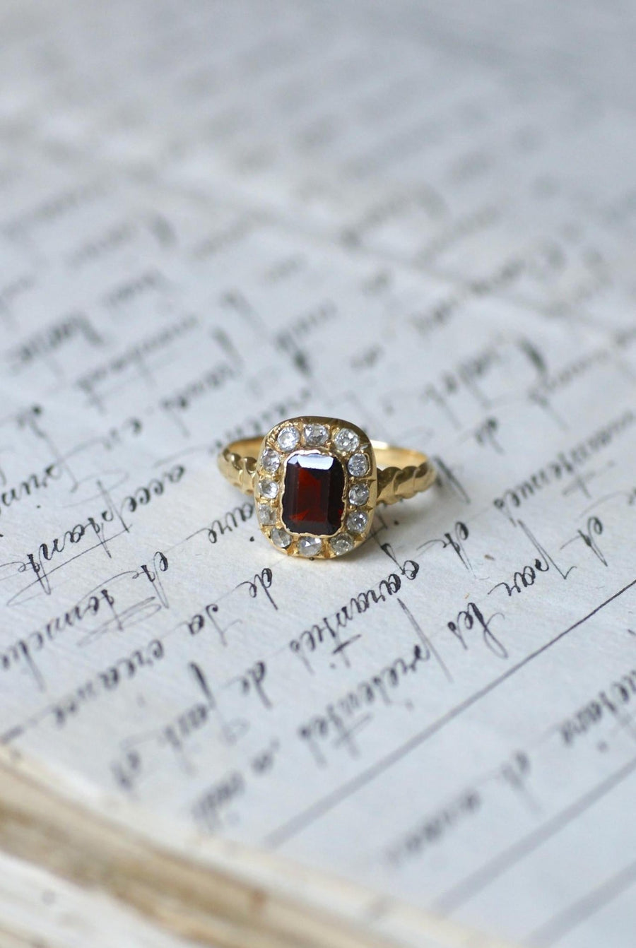 Antique Garnet and Diamond Ring - Galerie Pénélope