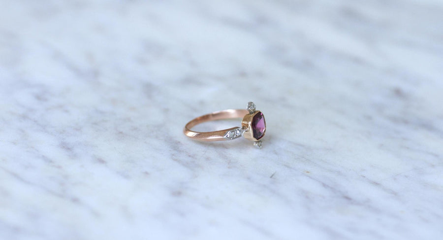 Antique Garnet and Diamond Ring on Rose Gold - Galerie Pénélope