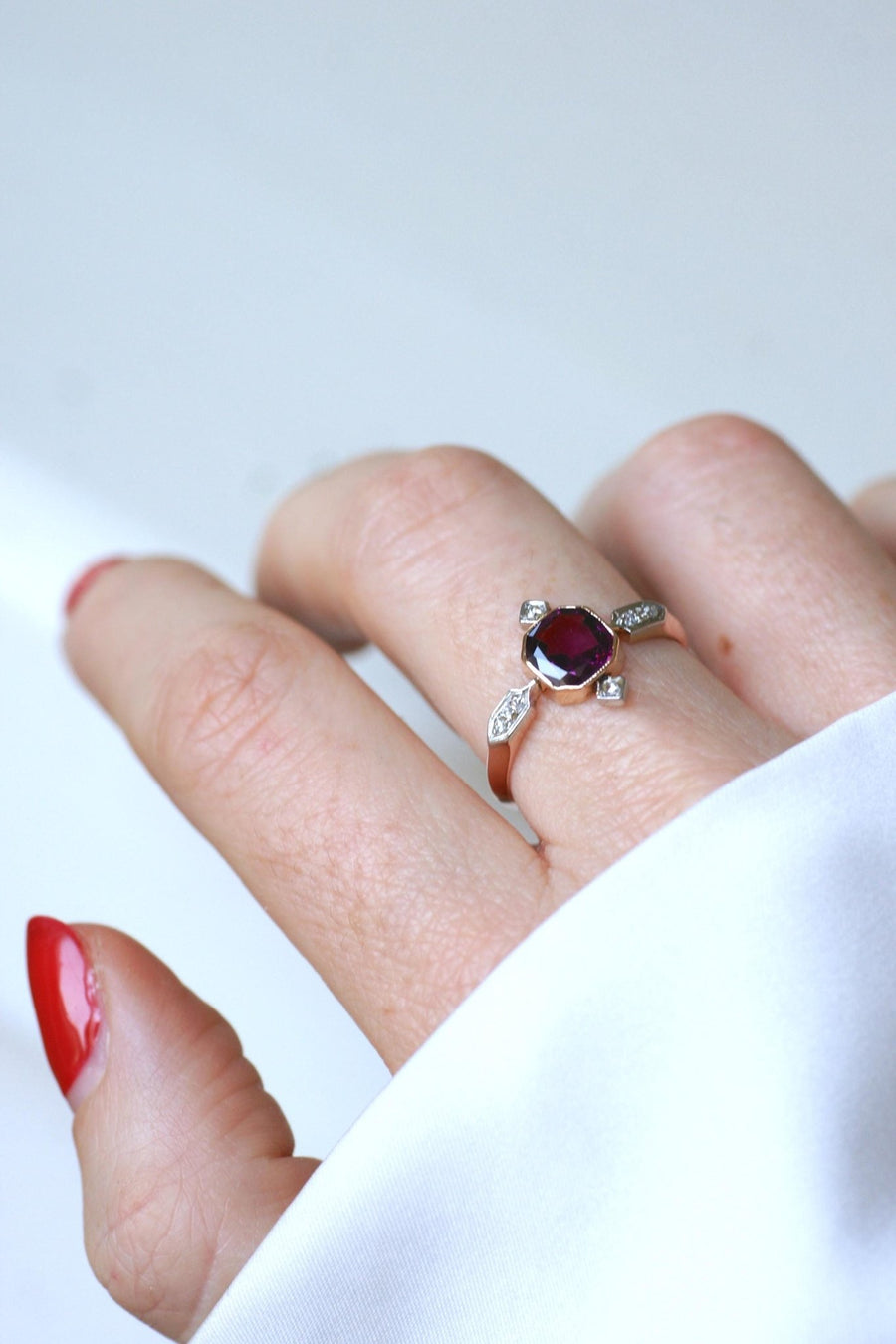 Antique Garnet and Diamond Ring on Rose Gold - Galerie Pénélope