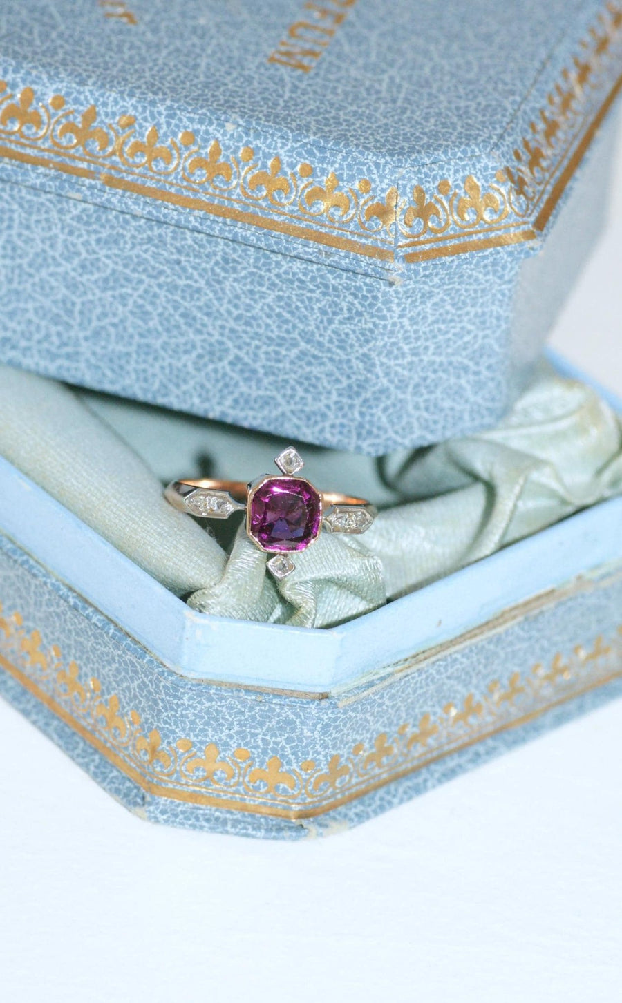 Antique Garnet and Diamond Ring on Rose Gold - Galerie Pénélope