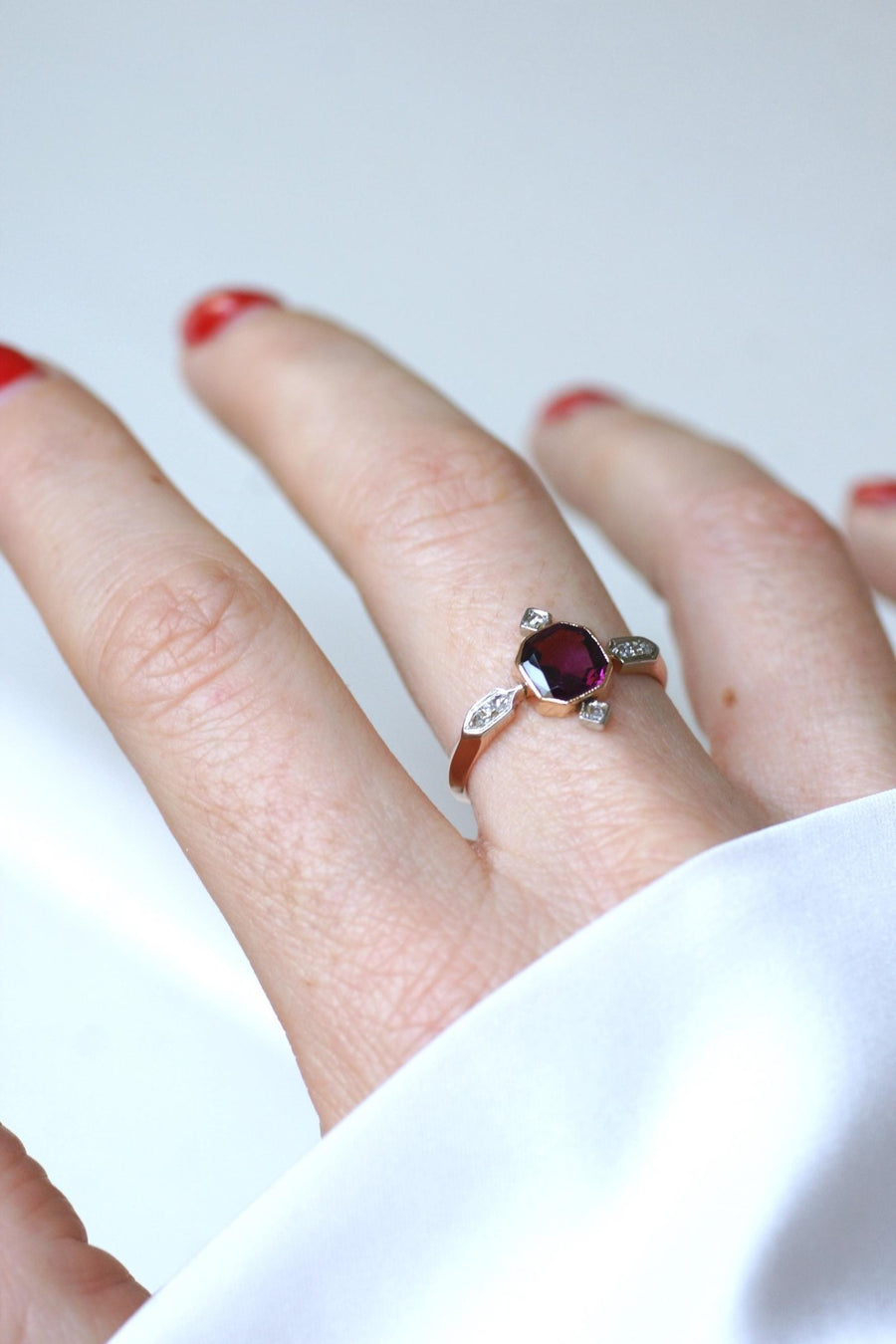 Antique Garnet and Diamond Ring on Rose Gold - Galerie Pénélope