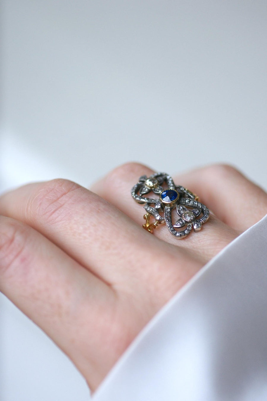 Antique Sapphire and Diamond Ring on Yellow Gold and Silver - Galerie Pénélope