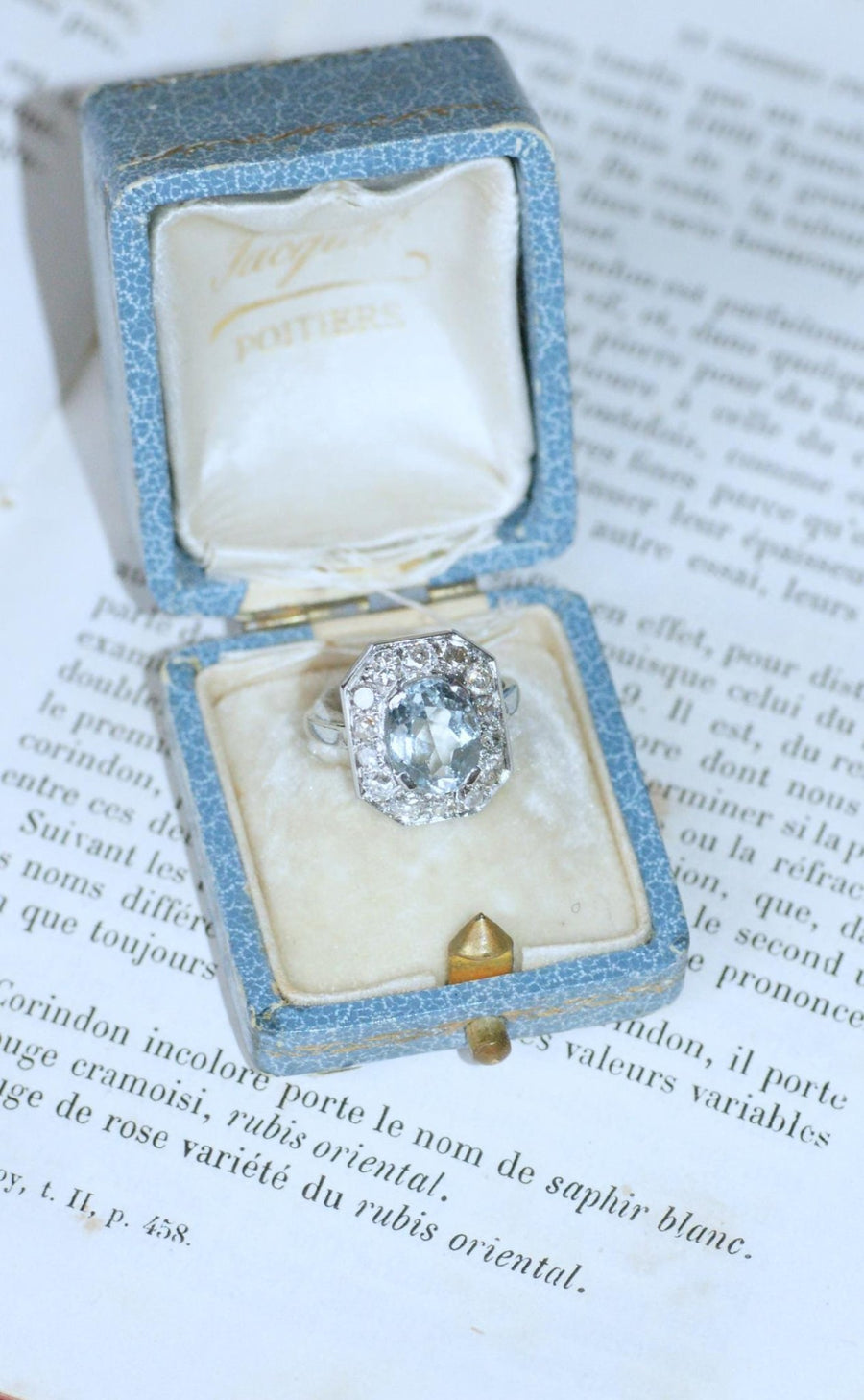 Aquamarine Art Deco Ring Surrounded by Diamonds - Galerie Pénélope