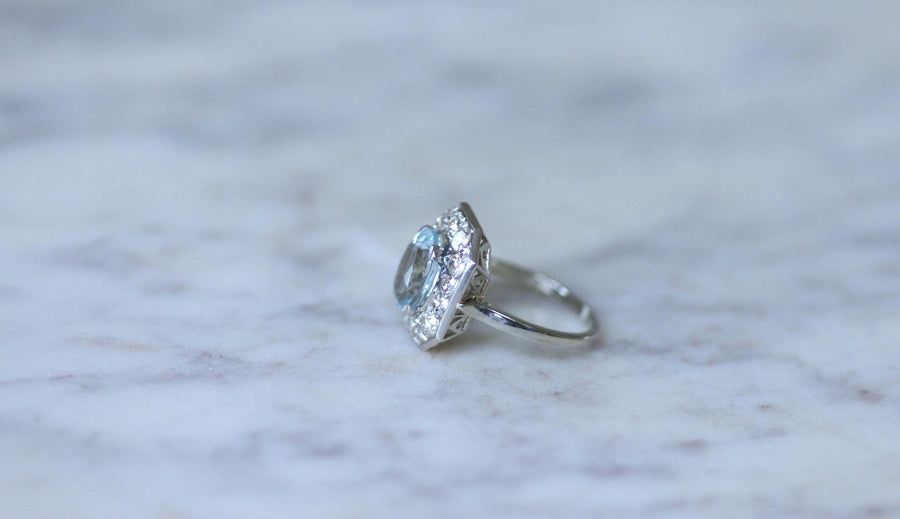 Aquamarine Art Deco Ring Surrounded by Diamonds - Galerie Pénélope