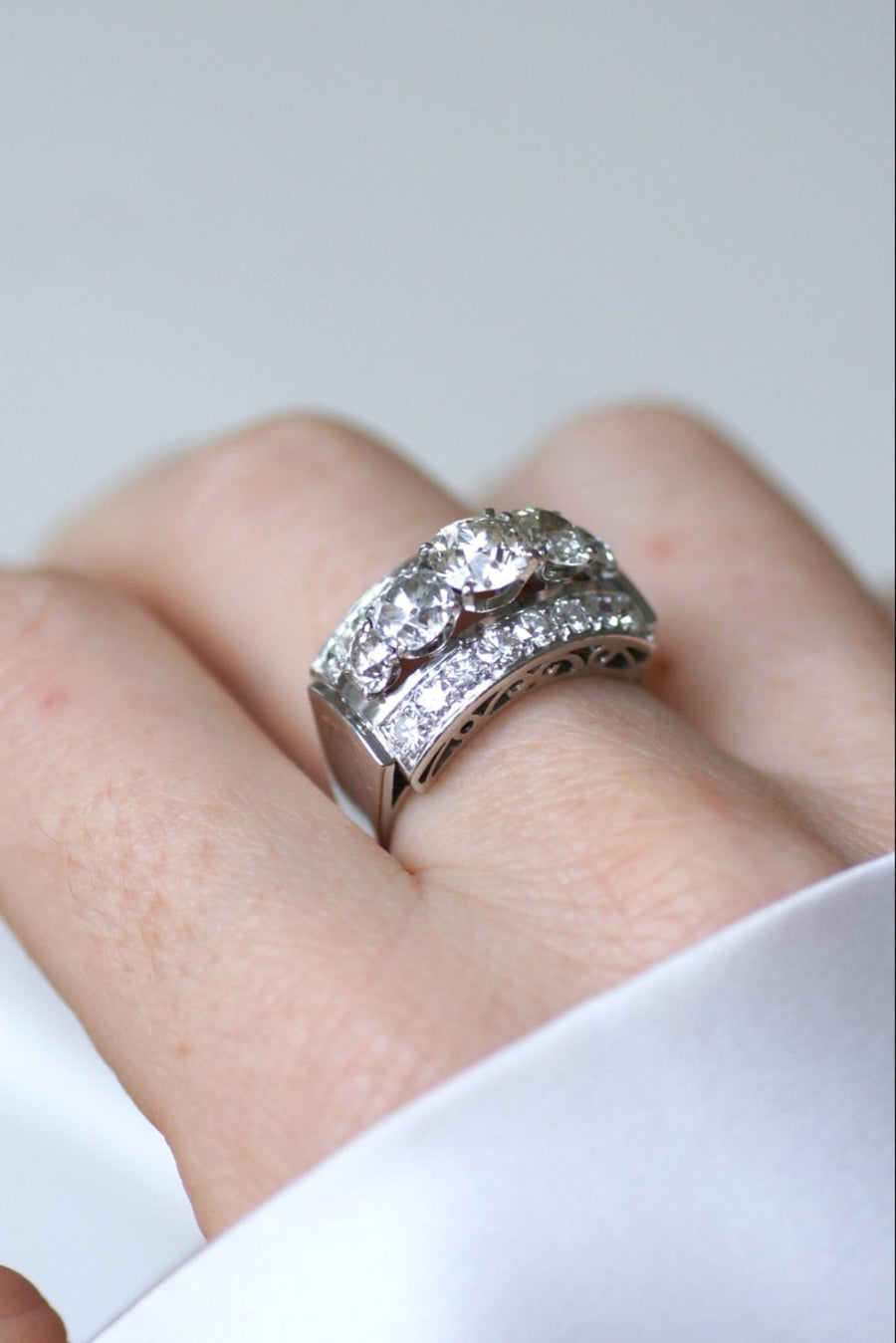 Art Deco Ring with 3.65 Cts Diamonds on Gold and Platinum - Galerie Pénélope