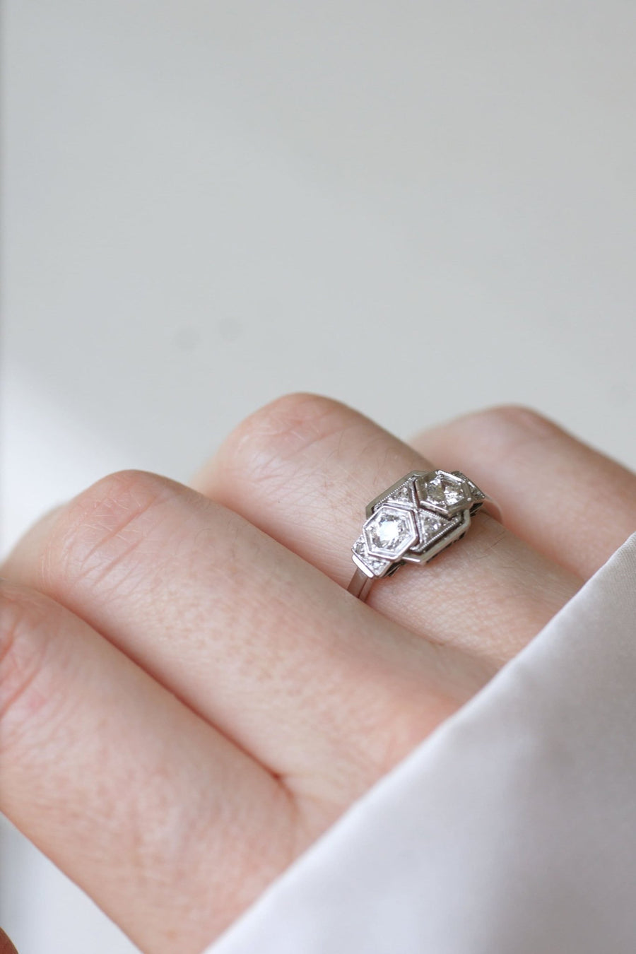 Art Deco diamond ring in white gold and platinum - Galerie Pénélope