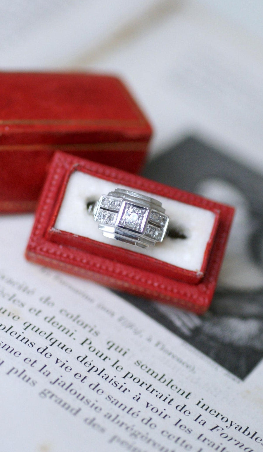 Art Deco White Gold and Platinum Diamond Ring - Galerie Pénélope