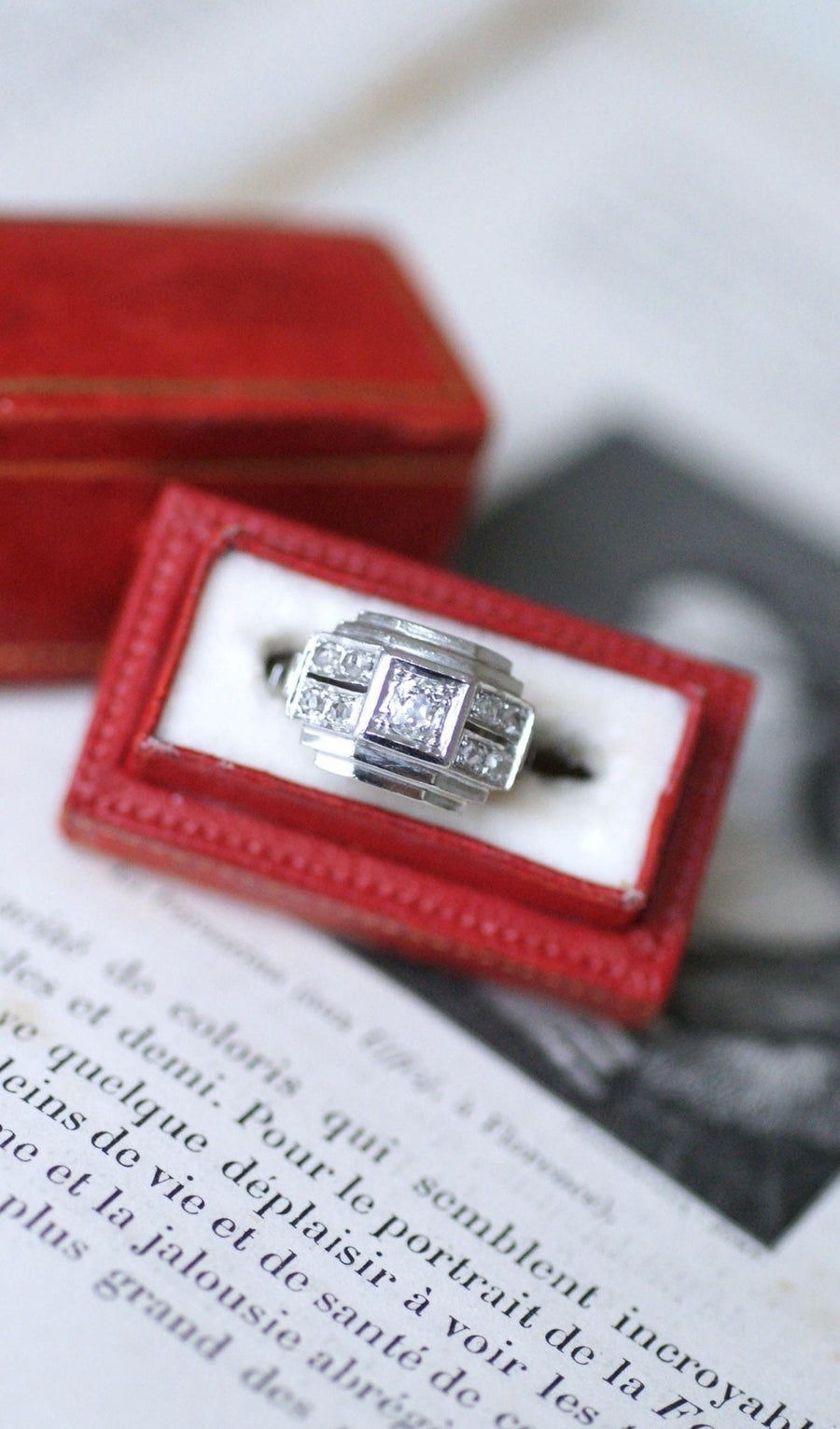 Art Deco White Gold and Platinum Diamond Ring - Galerie Pénélope