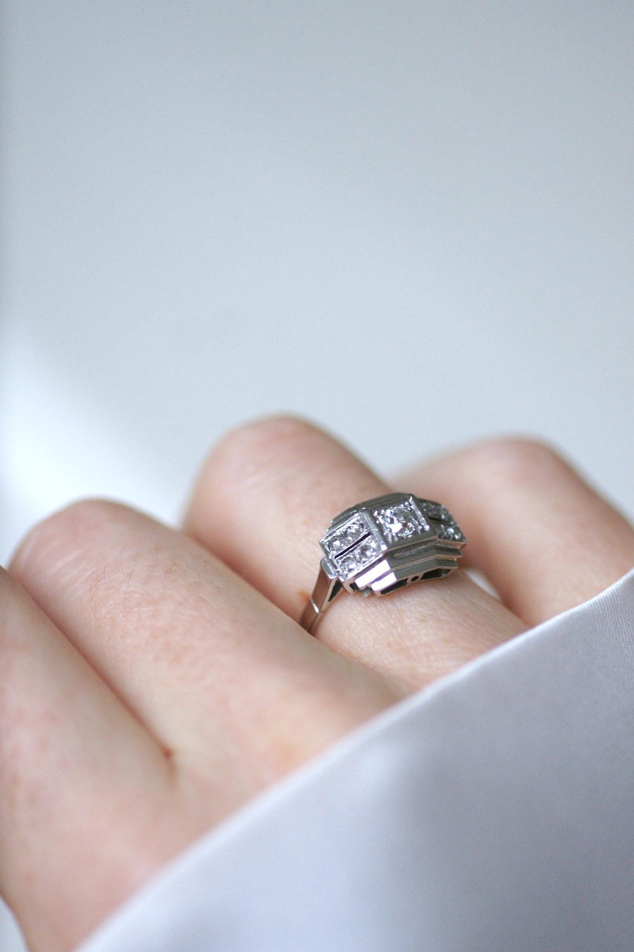 Art Deco White Gold and Platinum Diamond Ring - Galerie Pénélope