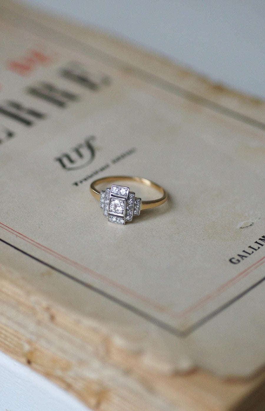 Yellow Gold and Platinum Art Deco Diamond Ring - Galerie Pénélope