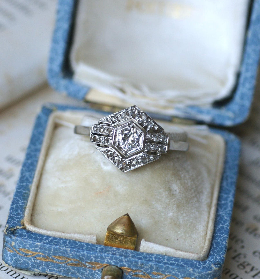 Art Deco Hexagonal Diamond and Platinum Ring - Galerie Pénélope