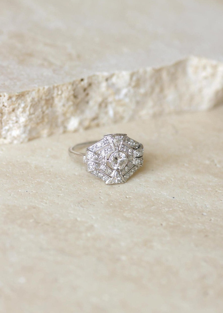 Octagonal Art Deco Diamonds on Platinum Ring - Galerie Pénélope