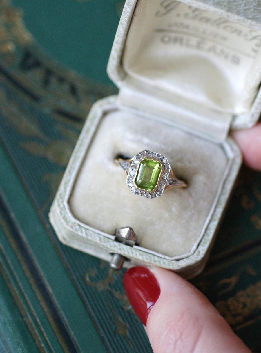 Art Deco Peridot and Diamond Ring - Galerie Pénélope