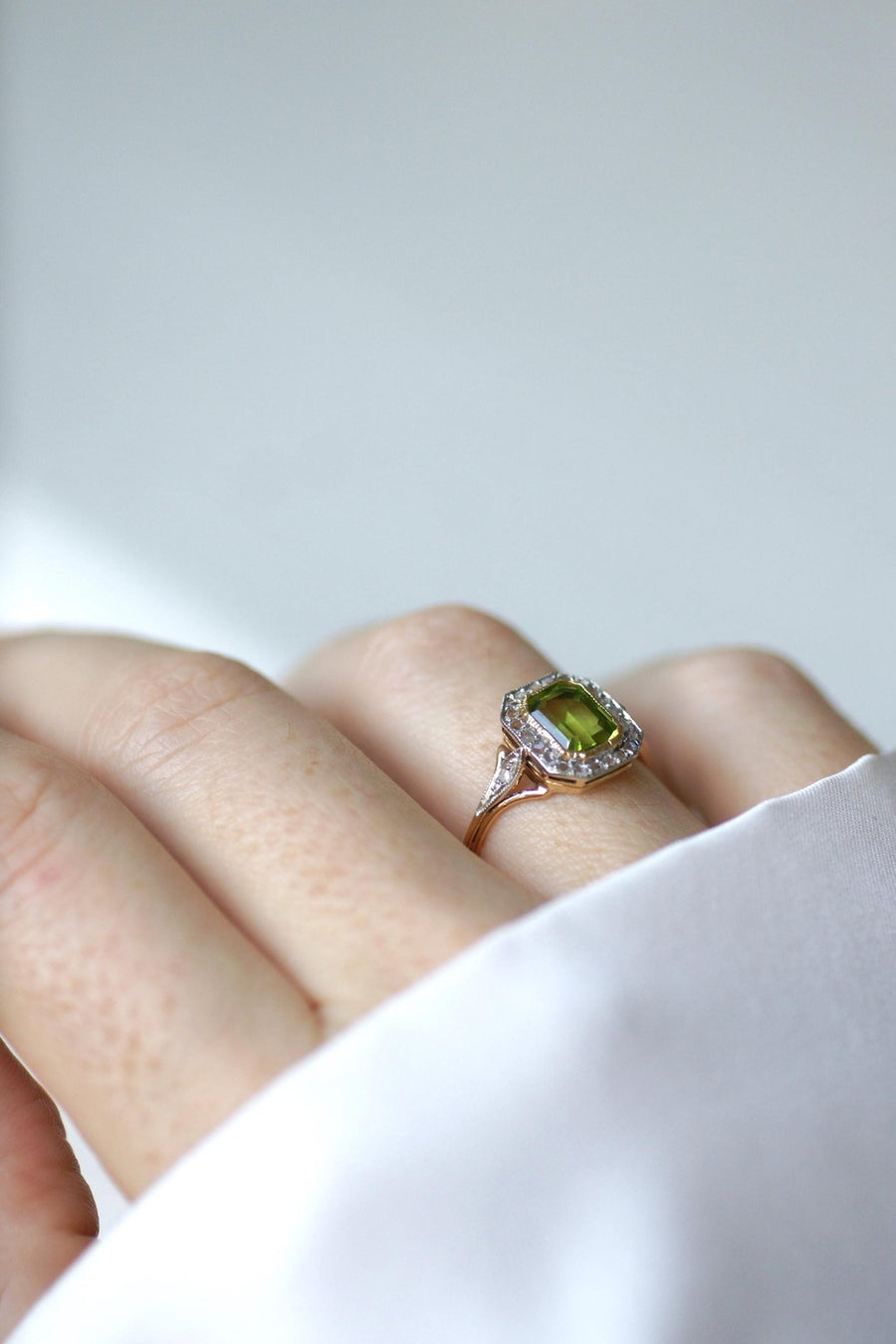 Art Deco Peridot and Diamond Ring - Galerie Pénélope