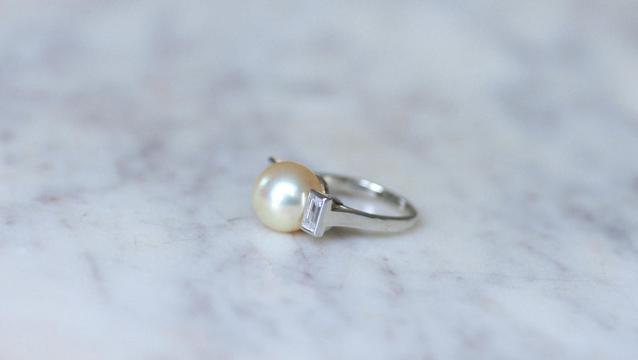 Art Deco Pearl and Diamond Baguette Ring on Platinum - Galerie Pénélope