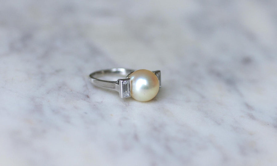 Art Deco Pearl and Diamond Baguette Ring on Platinum - Galerie Pénélope