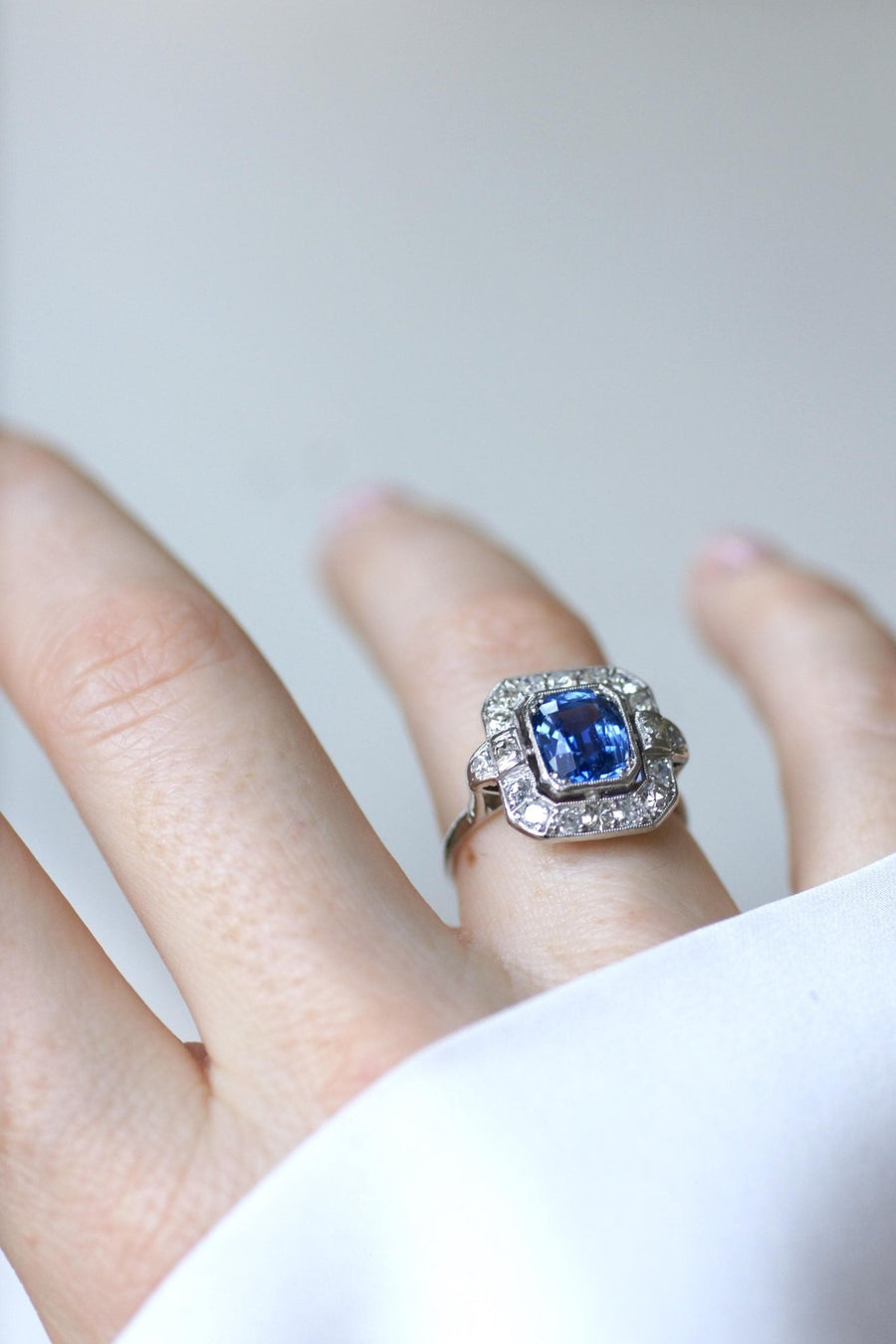 Ceylon Sapphire 2.68 Cts and Diamonds Art Deco Ring - Galerie Pénélope