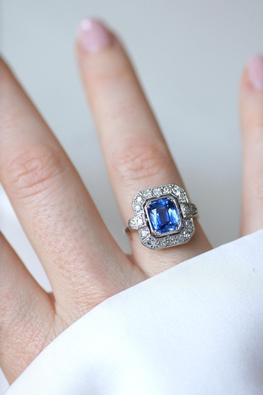 Ceylon Sapphire 2.68 Cts and Diamonds Art Deco Ring - Galerie Pénélope