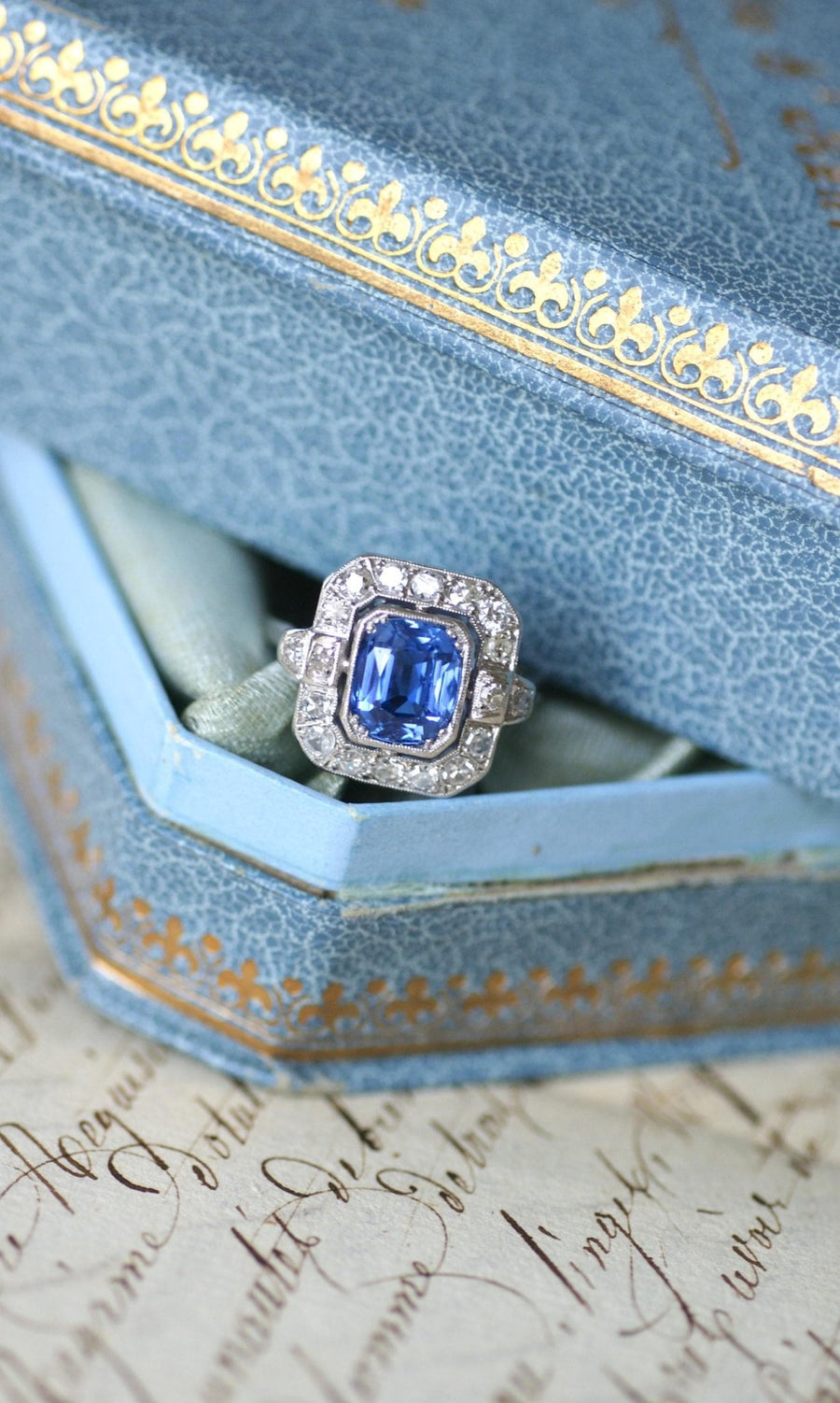 Ceylon Sapphire 2.68 Cts and Diamonds Art Deco Ring - Galerie Pénélope