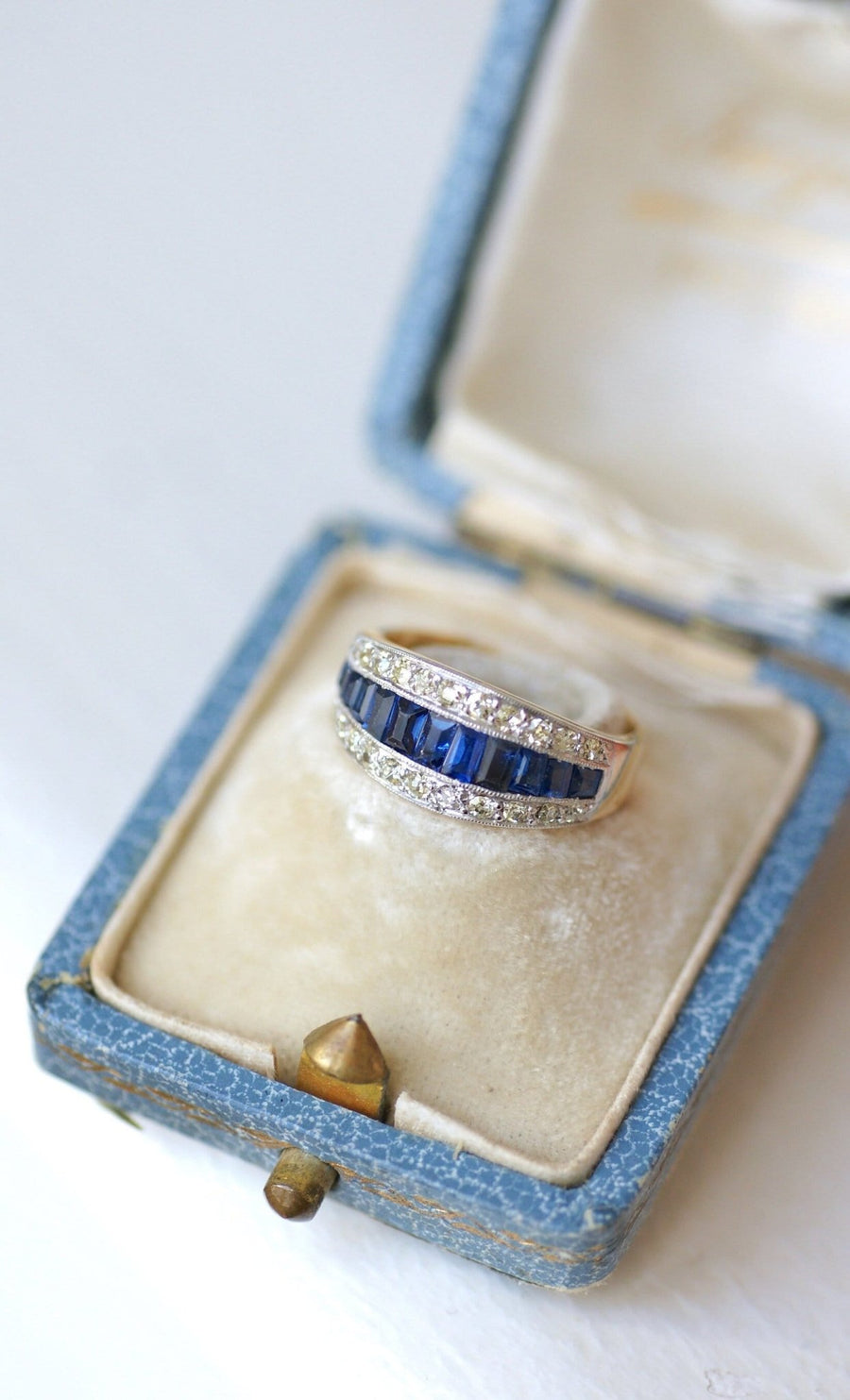 Calibrated Sapphires and Diamonds Art Deco Band Ring - Galerie Pénélope