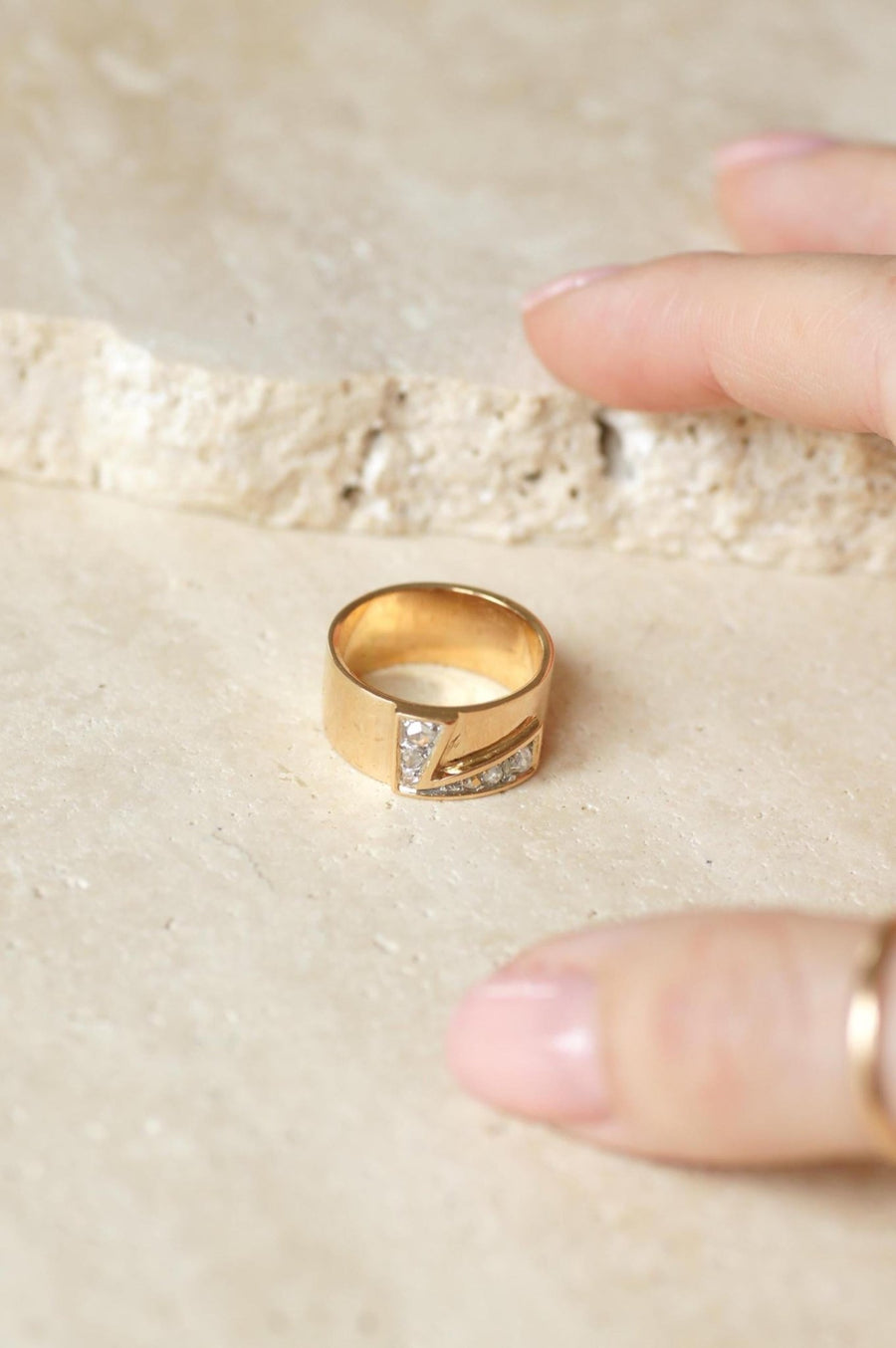 Band Ring Initial Letter L Diamonds on Pink Gold - Galerie Pénélope