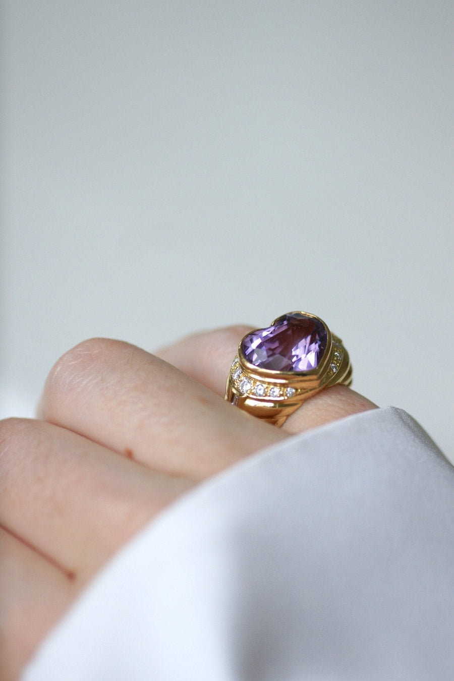 Heart-shaped Amethyst and Diamond Ring on Yellow Gold - Galerie Pénélope