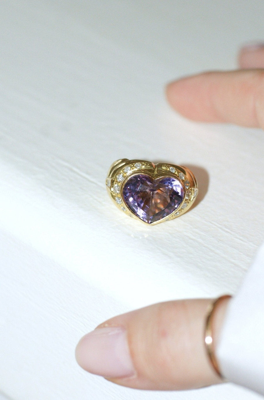 Heart-shaped Amethyst and Diamond Ring on Yellow Gold - Galerie Pénélope