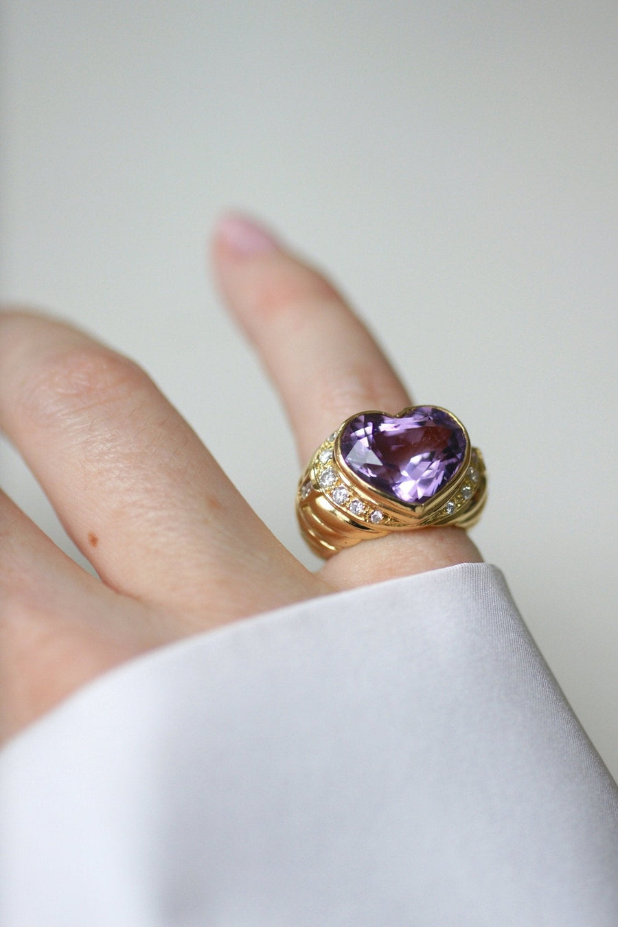 Heart-shaped Amethyst and Diamond Ring on Yellow Gold - Galerie Pénélope