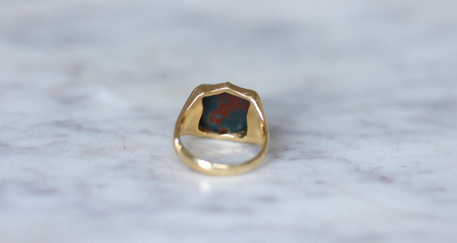 Yellow Gold Intaglio Blood Jasper Chevalière Ring - Galerie Pénélope