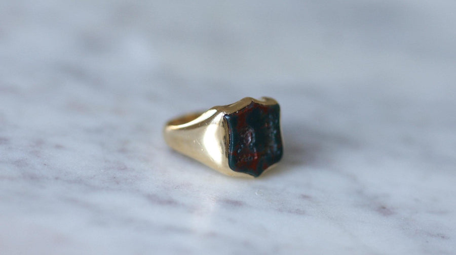 Yellow Gold Intaglio Blood Jasper Chevalière Ring - Galerie Pénélope