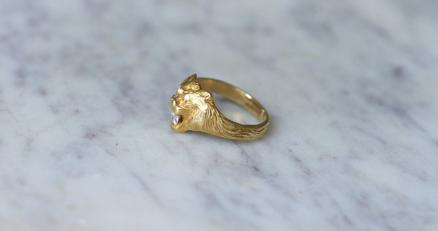 Yellow Gold and Diamond Lion Chevalière Ring - Galerie Pénélope