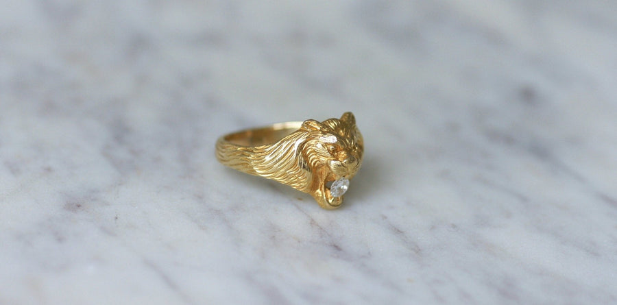 Yellow Gold and Diamond Lion Chevalière Ring - Galerie Pénélope