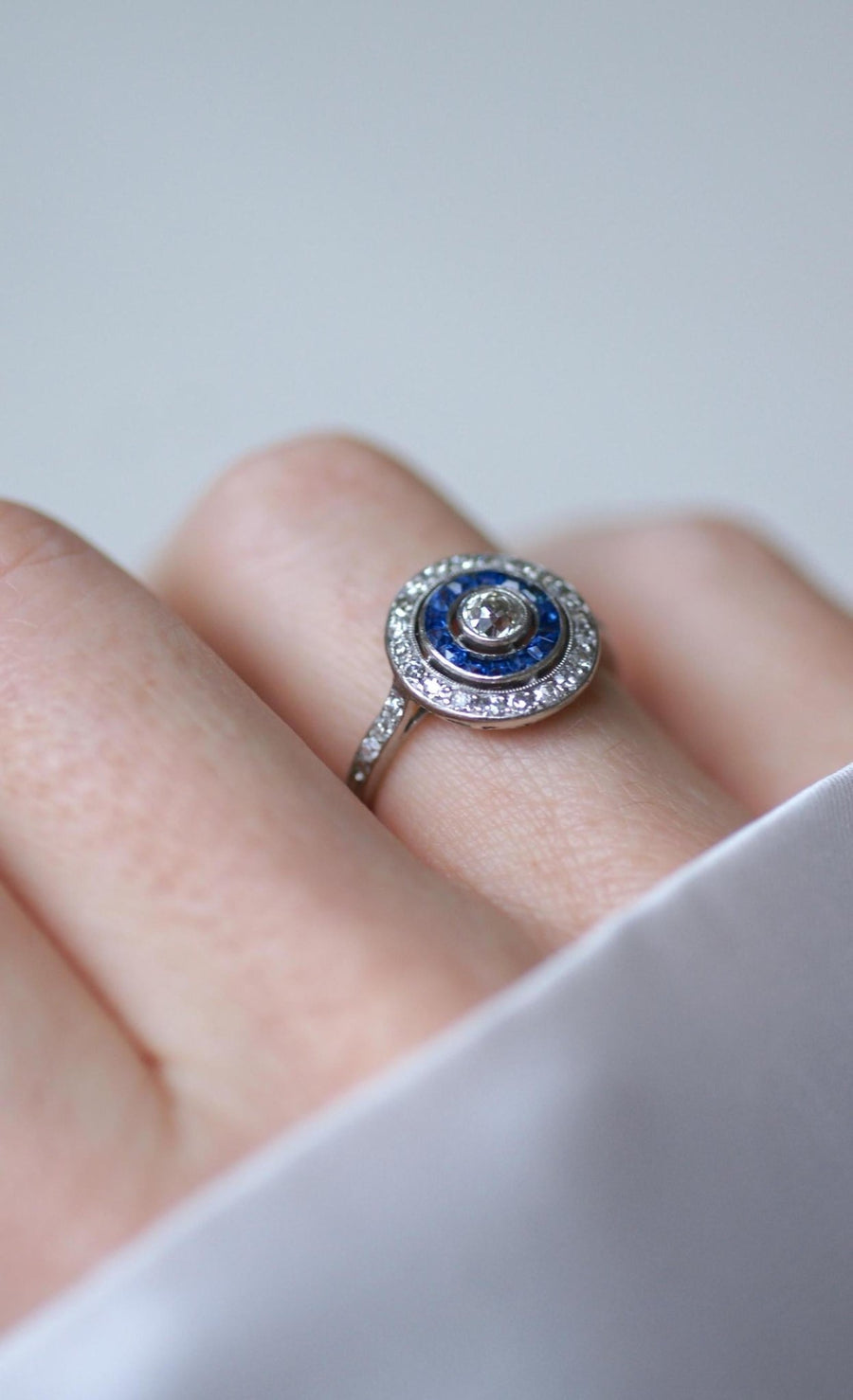 Art Deco Sapphire and Diamond Target Ring - Galerie Pénélope