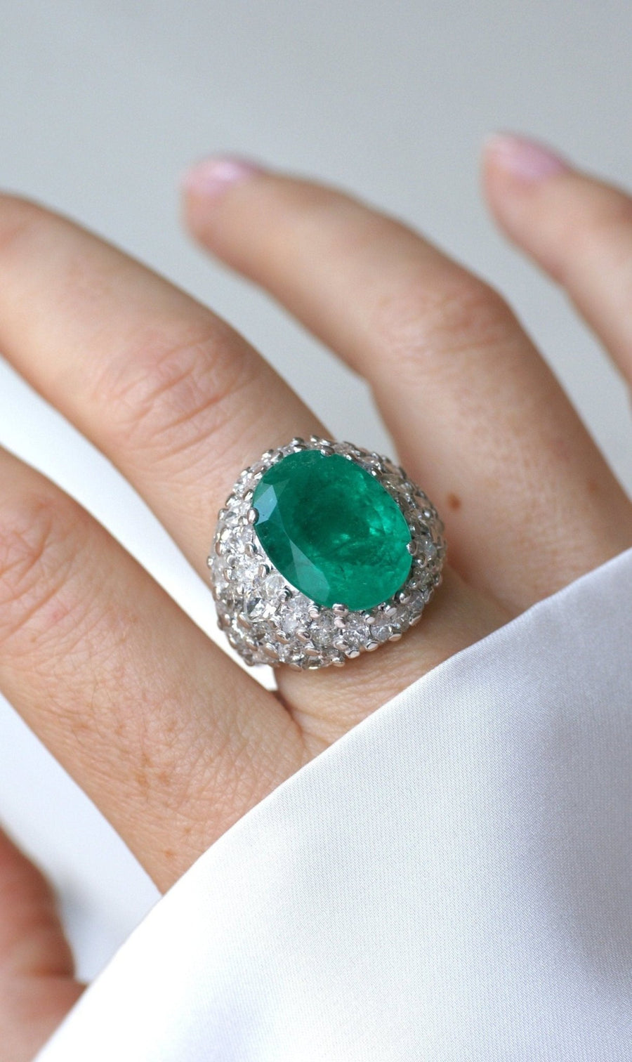 Colombian Emerald Cocktail Ring 11.53 Cts and Diamonds - Galerie Pénélope