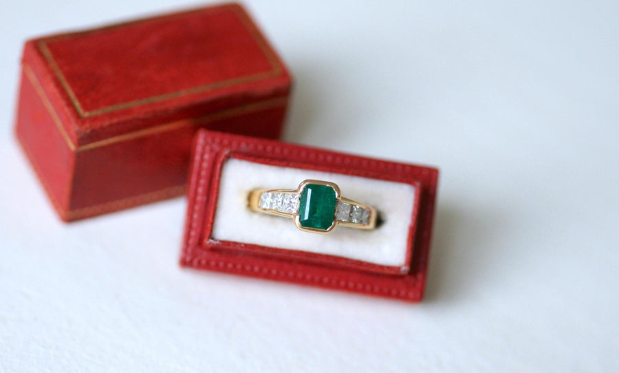 Emerald and Princess Diamond Ring on Yellow Gold - Galerie Pénélope