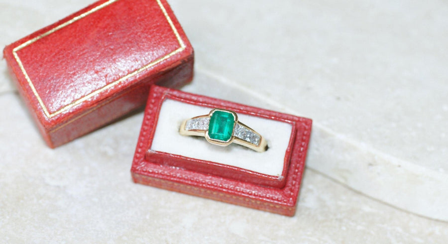 Emerald and Princess Diamond Ring on Yellow Gold - Galerie Pénélope