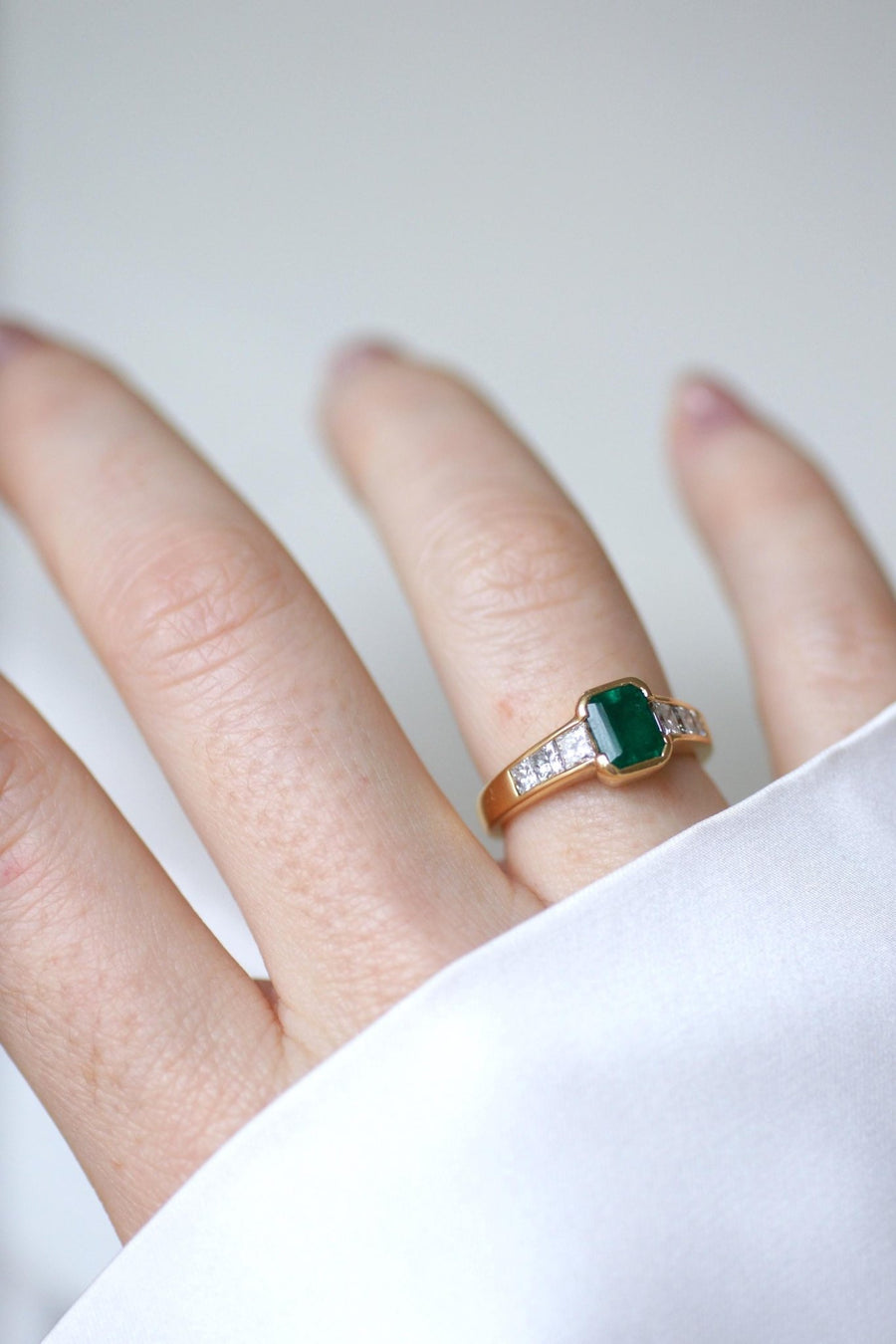 Emerald and Princess Diamond Ring on Yellow Gold - Galerie Pénélope