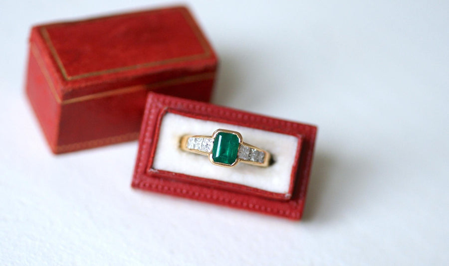 Emerald and Princess Diamond Ring on Yellow Gold - Galerie Pénélope